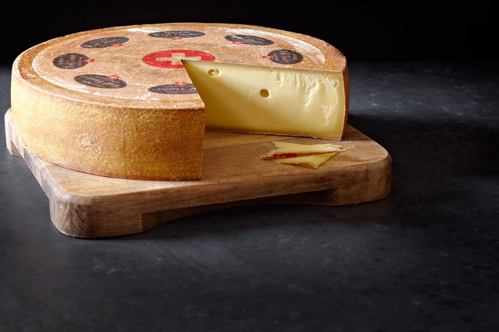 Rolf Beeler Hoch Ybrig, raw cow's milk, washed with white wine.